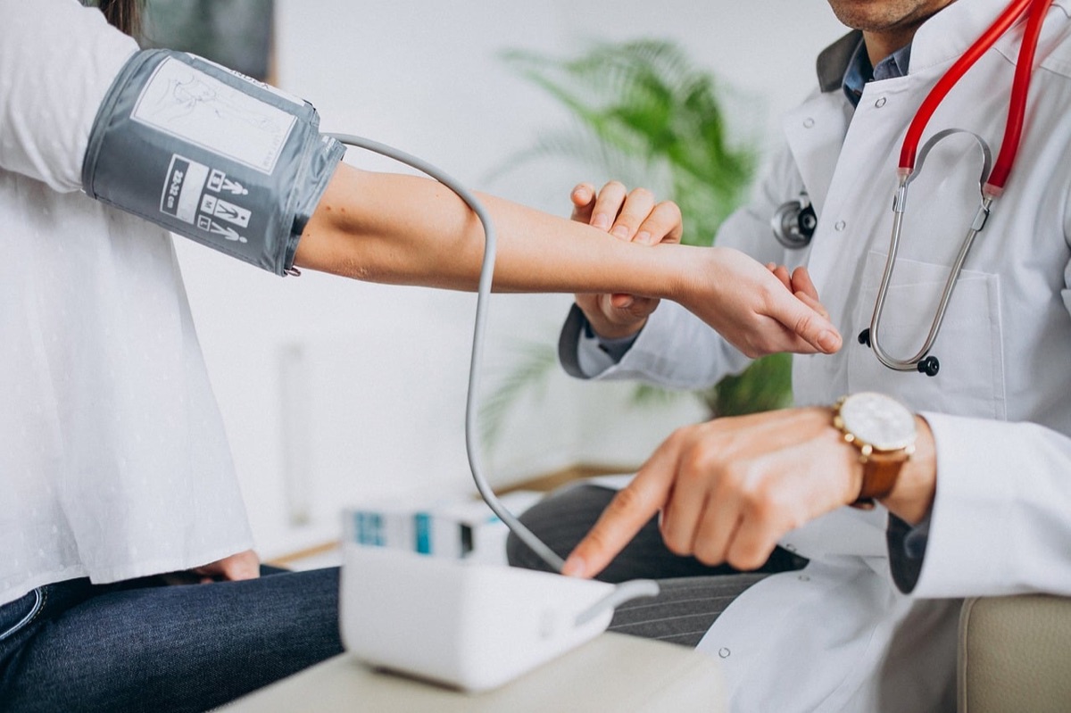 Équipe médicale en blouse blanche